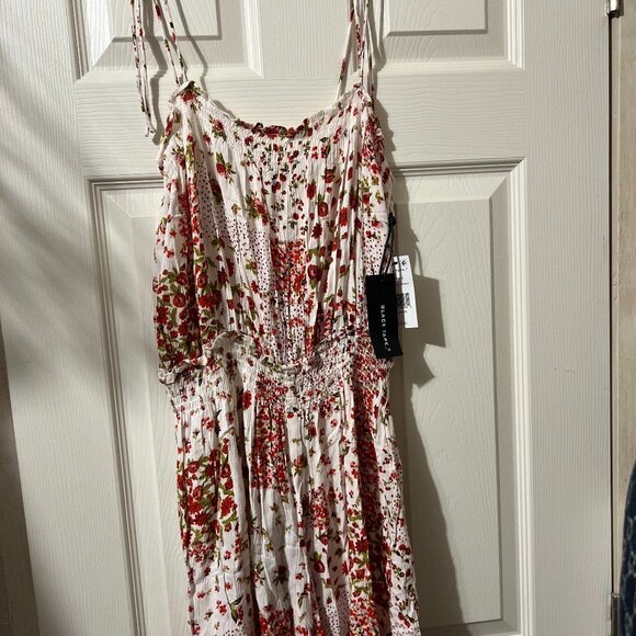 Black Tape Wild Floral Smocked Romper XL NWT - Picture 1 of 5